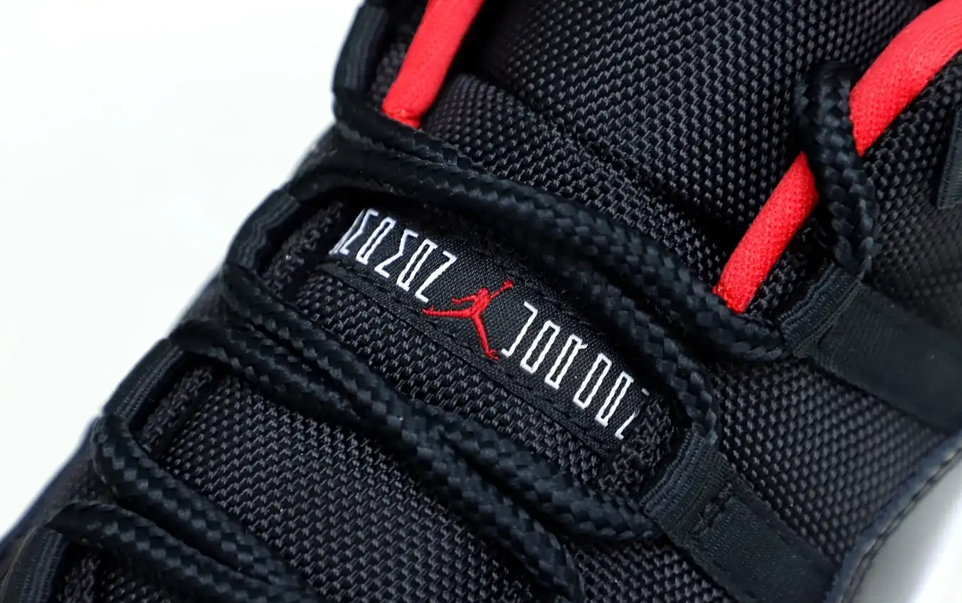 JORDAN LOW AIR RETRO BRED 11 0430